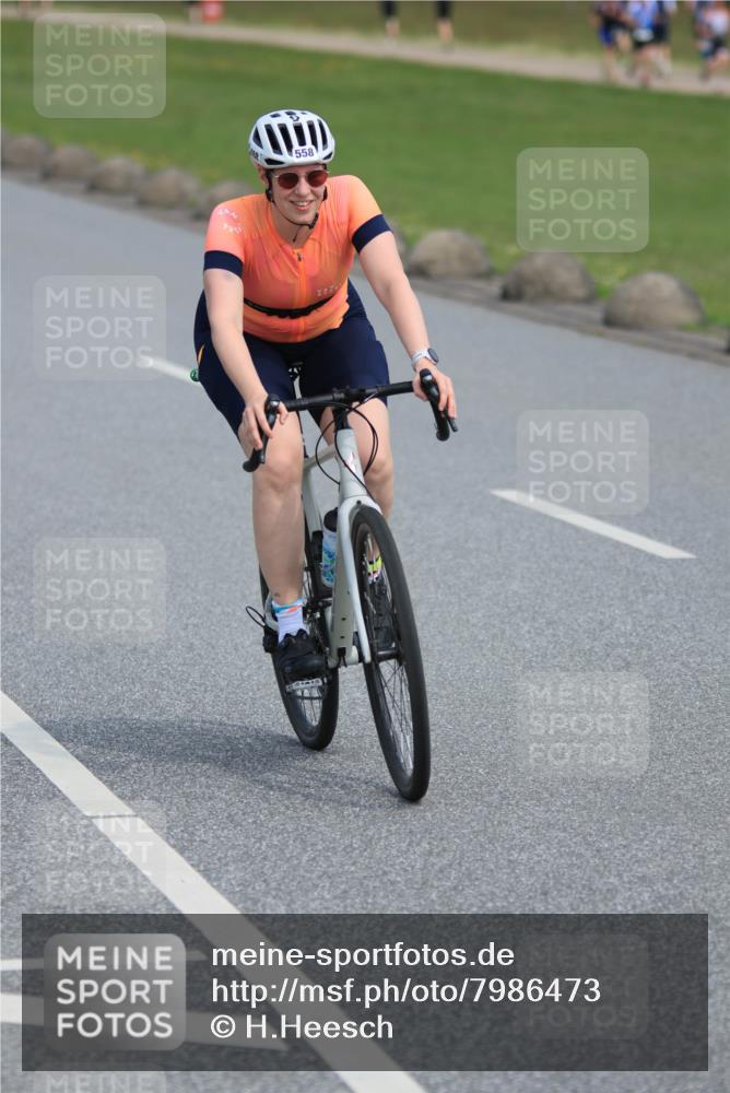 15.06.2025 - 27. Vierlanden-Triathlon H.Heesch http://msf.ph/oto/7986473 15.06.2025 11:12:02 Radfahren 558, 629, 793 meine-sportfotos.de