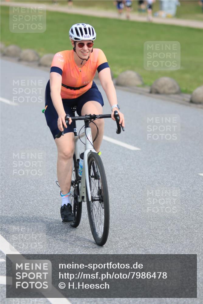 15.06.2025 - 27. Vierlanden-Triathlon H.Heesch http://msf.ph/oto/7986478 15.06.2025 11:12:02 Radfahren 558, 629, 793 meine-sportfotos.de