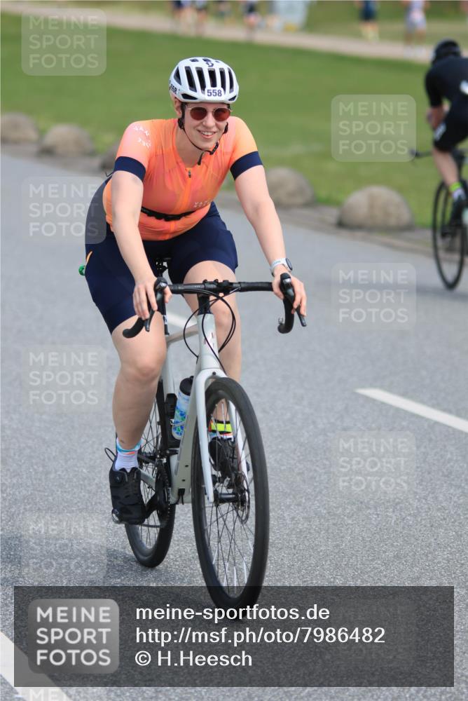 15.06.2025 - 27. Vierlanden-Triathlon H.Heesch http://msf.ph/oto/7986482 15.06.2025 11:12:02 Radfahren 558, 629, 793 meine-sportfotos.de