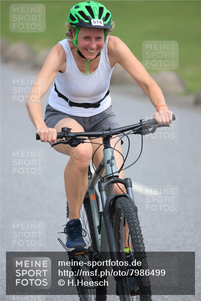 15.06.2025 - 27. Vierlanden-Triathlon H.Heesch http://msf.ph/oto/7986499 15.06.2025 11:12:13 Radfahren 231, 235, 474, 574, 854 meine-sportfotos.de