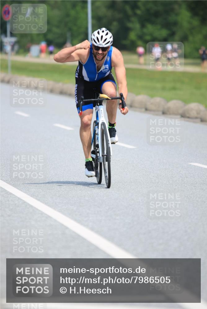 21.06.2025 - 27. Vierlanden-Triathlon H.Heesch http://msf.ph/oto/7986505 15.06.2025 11:34:12 Radfahren 654, 685, 711, 806 meine-sportfotos.de