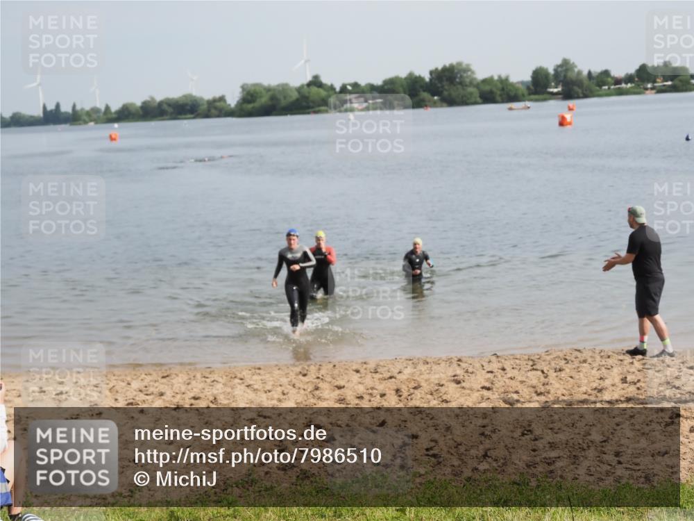 21.06.2025 - 27. Vierlanden-Triathlon MichiJ http://msf.ph/oto/7986510 15.06.2026 09:11:55 Schwimmen 215, 229, 245 meine-sportfotos.de