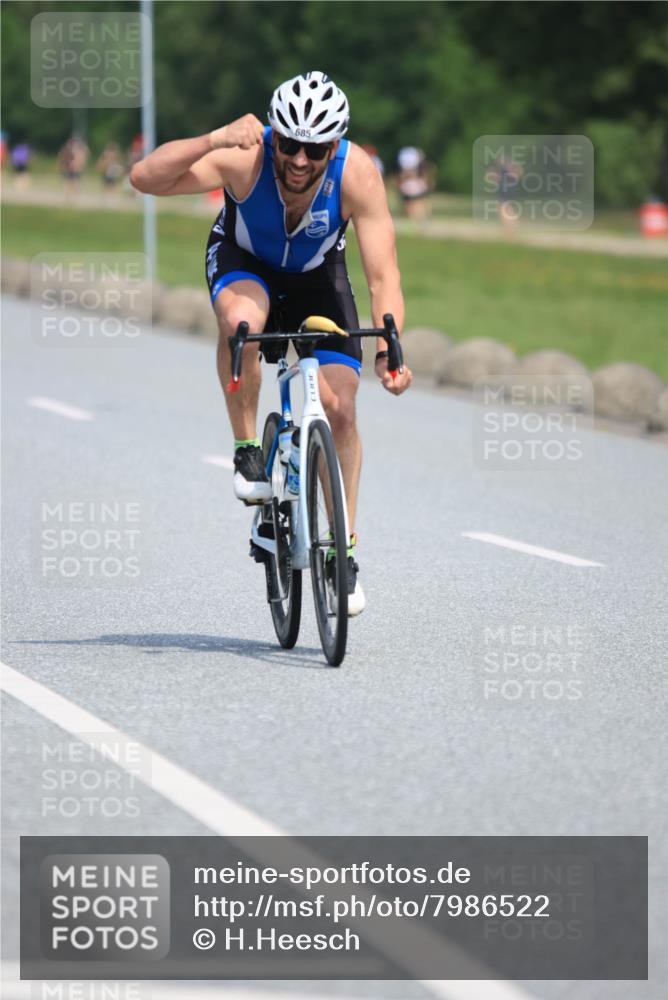 21.06.2025 - 27. Vierlanden-Triathlon H.Heesch http://msf.ph/oto/7986522 15.06.2025 11:34:13 Radfahren 685, 711, 806 meine-sportfotos.de