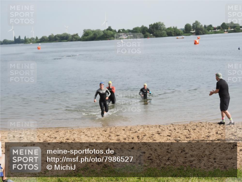 21.06.2025 - 27. Vierlanden-Triathlon MichiJ http://msf.ph/oto/7986527 15.06.2026 09:11:55 Schwimmen 215, 229, 245 meine-sportfotos.de