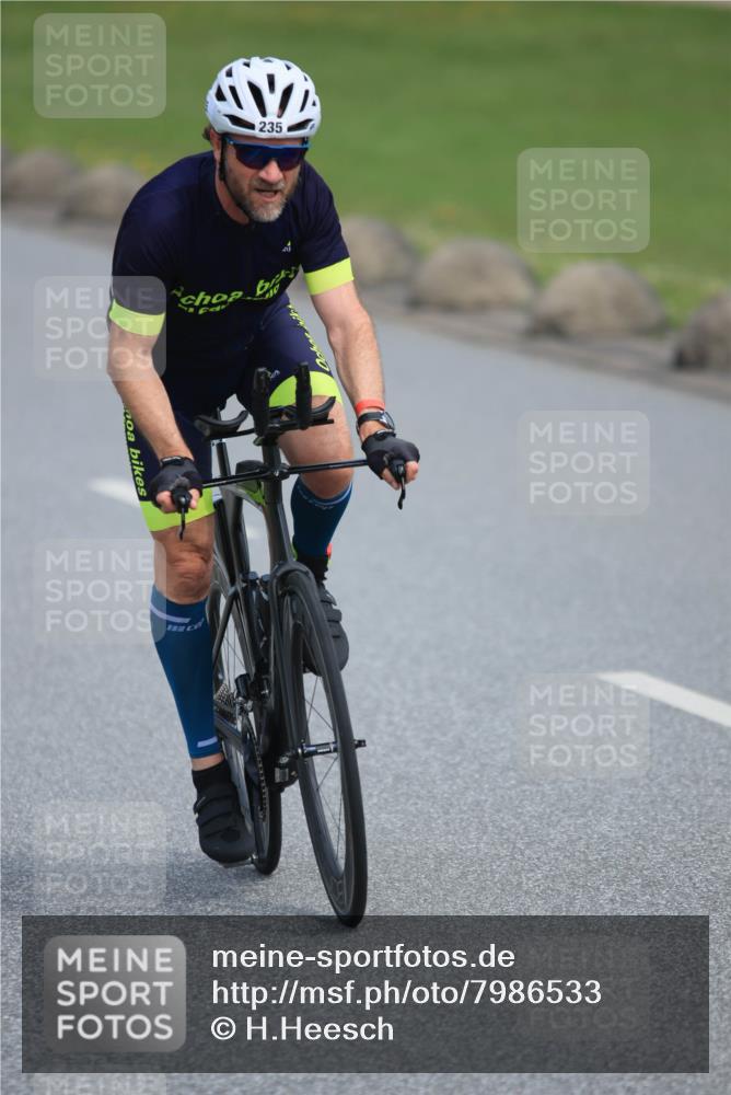 15.06.2025 - 27. Vierlanden-Triathlon H.Heesch http://msf.ph/oto/7986533 15.06.2025 11:12:19 Radfahren 222, 235, 474, 637, 699, 854 meine-sportfotos.de