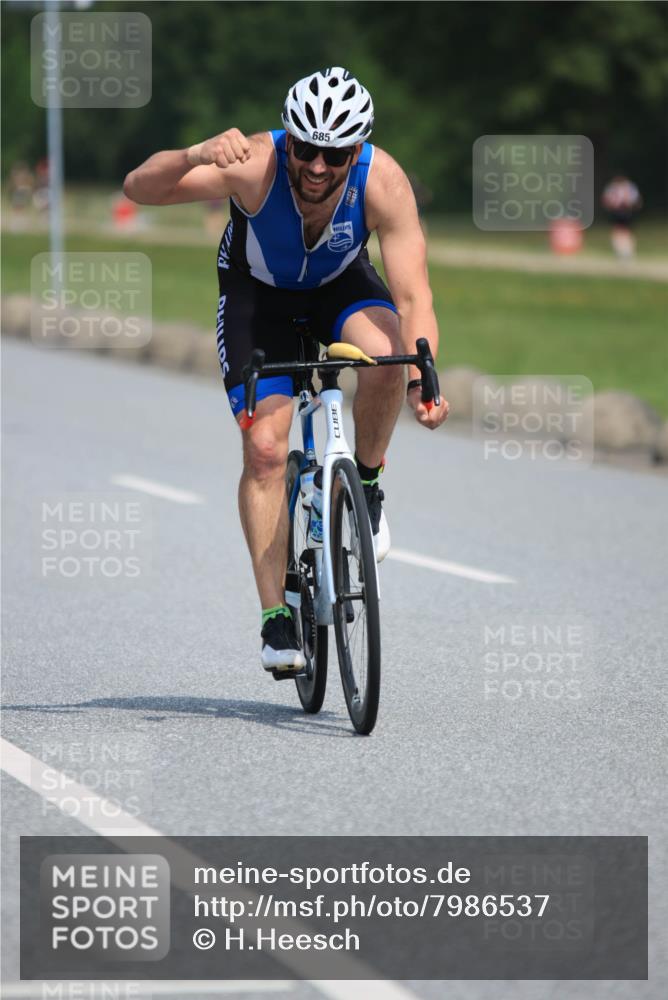 21.06.2025 - 27. Vierlanden-Triathlon H.Heesch http://msf.ph/oto/7986537 15.06.2025 11:34:13 Radfahren 685, 711, 806 meine-sportfotos.de