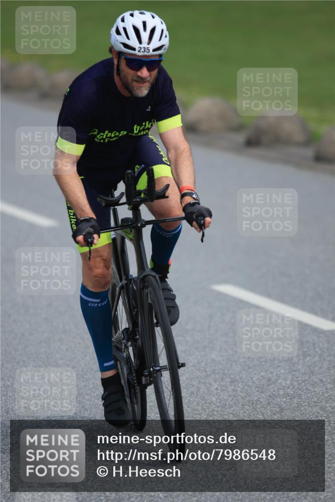 15.06.2025 - 27. Vierlanden-Triathlon H.Heesch http://msf.ph/oto/7986548 15.06.2025 11:12:19 Radfahren 222, 235, 474, 637, 699, 854 meine-sportfotos.de