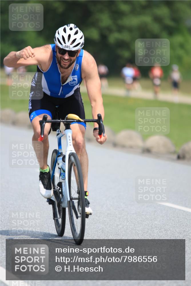 21.06.2025 - 27. Vierlanden-Triathlon H.Heesch http://msf.ph/oto/7986556 15.06.2025 11:34:13 Radfahren 685, 711, 806 meine-sportfotos.de
