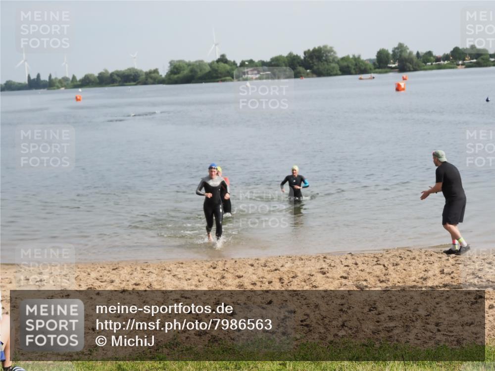 21.06.2025 - 27. Vierlanden-Triathlon MichiJ http://msf.ph/oto/7986563 15.06.2026 09:11:55 Schwimmen 215, 229, 245 meine-sportfotos.de