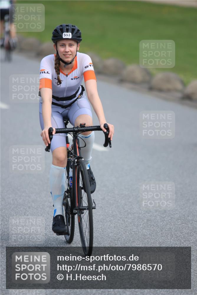 15.06.2025 - 27. Vierlanden-Triathlon H.Heesch http://msf.ph/oto/7986570 15.06.2025 11:12:35 Radfahren 82, 553, 572, 578, 696 meine-sportfotos.de