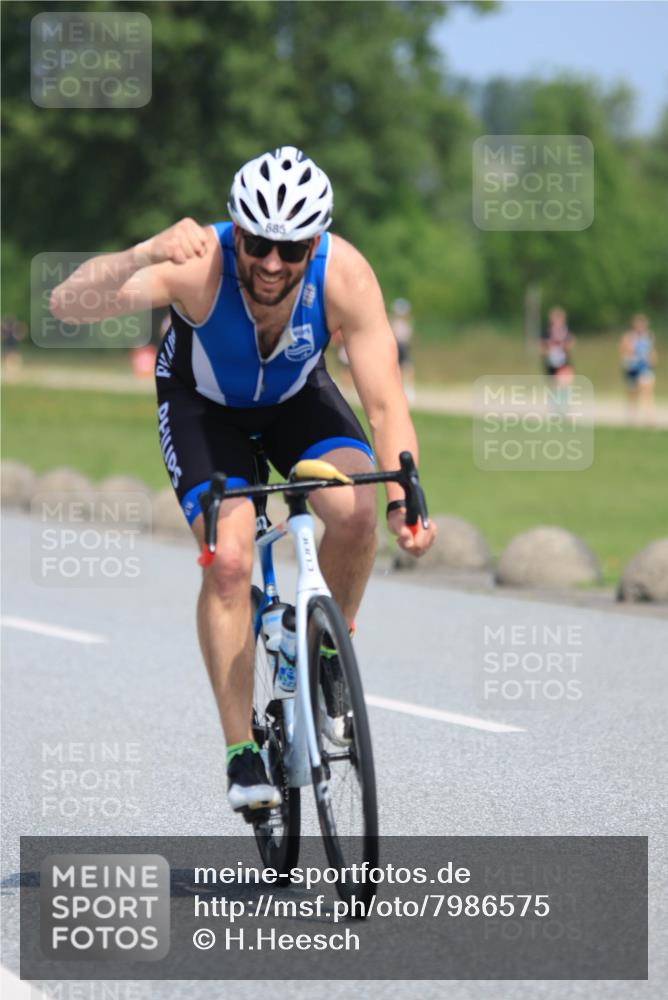 21.06.2025 - 27. Vierlanden-Triathlon H.Heesch http://msf.ph/oto/7986575 15.06.2025 11:34:13 Radfahren 685, 711, 806 meine-sportfotos.de