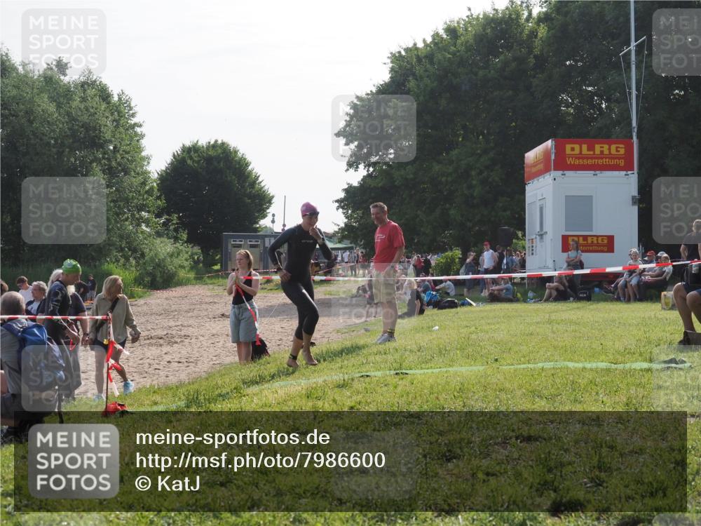 15.06.2025 - 27. Vierlanden-Triathlon KatJ http://msf.ph/oto/7986600 15.06.2025 09:01:55 Schwimmen 196, 206, 214, 242 meine-sportfotos.de