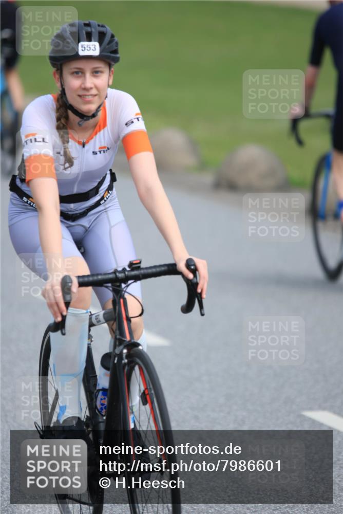 15.06.2025 - 27. Vierlanden-Triathlon H.Heesch http://msf.ph/oto/7986601 15.06.2025 11:12:35 Radfahren 82, 553, 572, 578, 696 meine-sportfotos.de