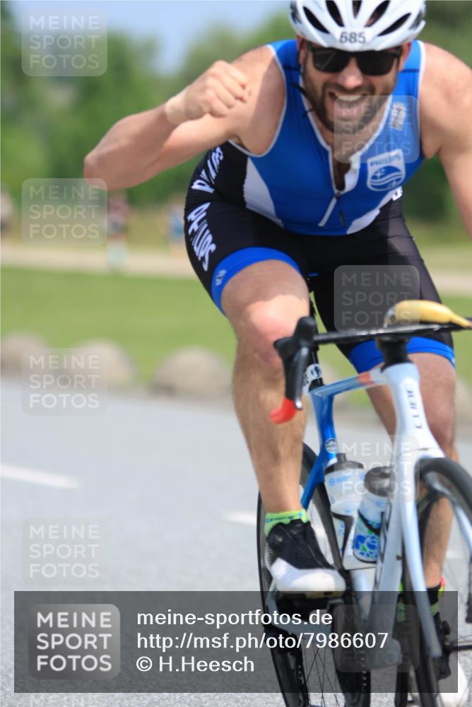 21.06.2025 - 27. Vierlanden-Triathlon H.Heesch http://msf.ph/oto/7986607 15.06.2025 11:34:14 Radfahren 685, 806 meine-sportfotos.de