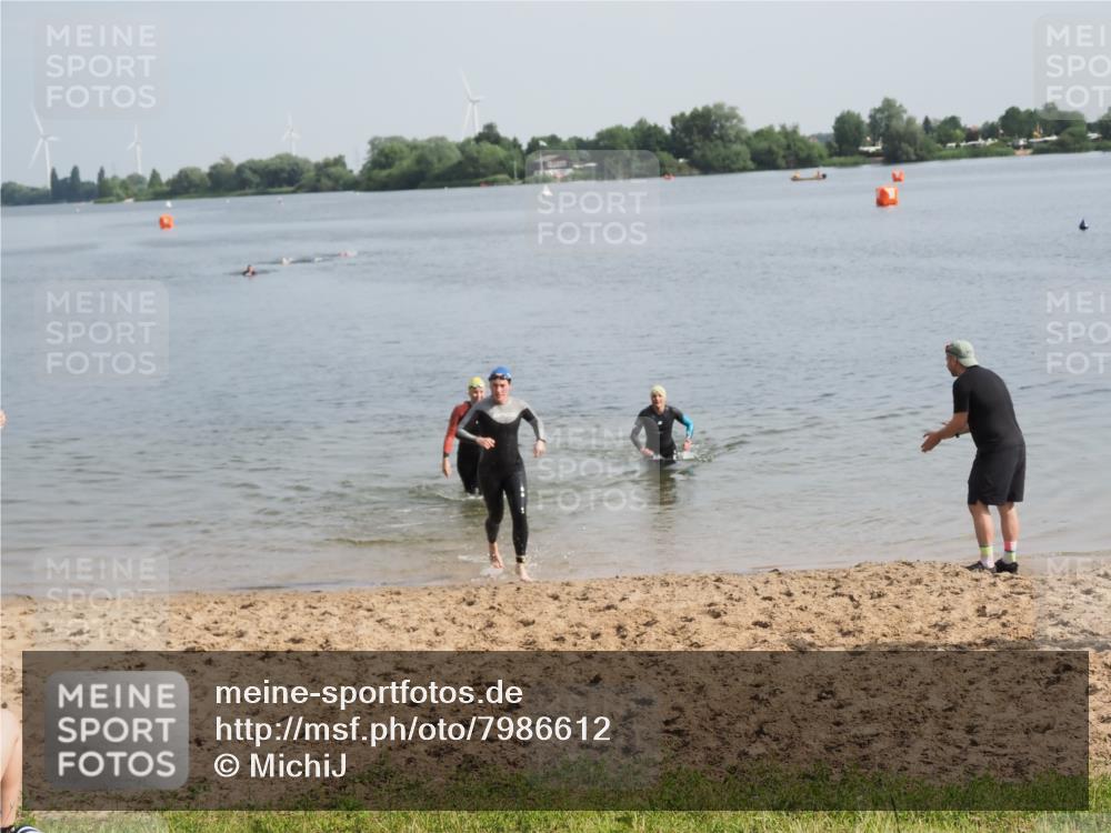 21.06.2025 - 27. Vierlanden-Triathlon MichiJ http://msf.ph/oto/7986612 15.06.2026 09:11:56 Schwimmen 215, 229, 245 meine-sportfotos.de