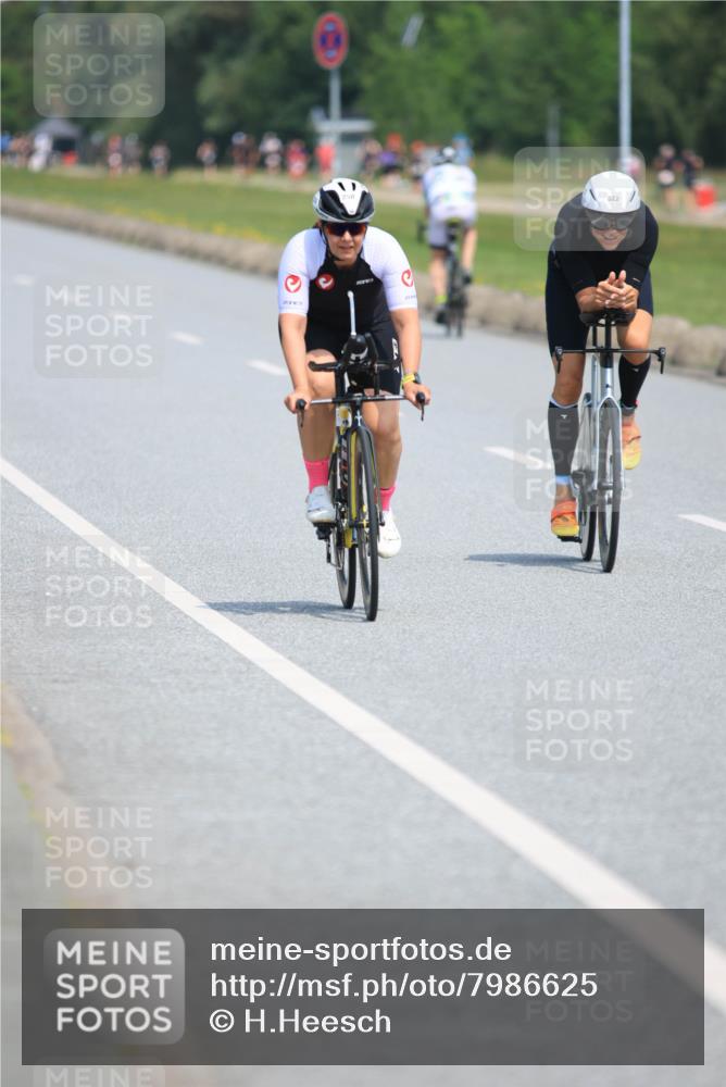 21.06.2025 - 27. Vierlanden-Triathlon H.Heesch http://msf.ph/oto/7986625 15.06.2025 11:34:29 Radfahren 250, 740, 822, 905 meine-sportfotos.de