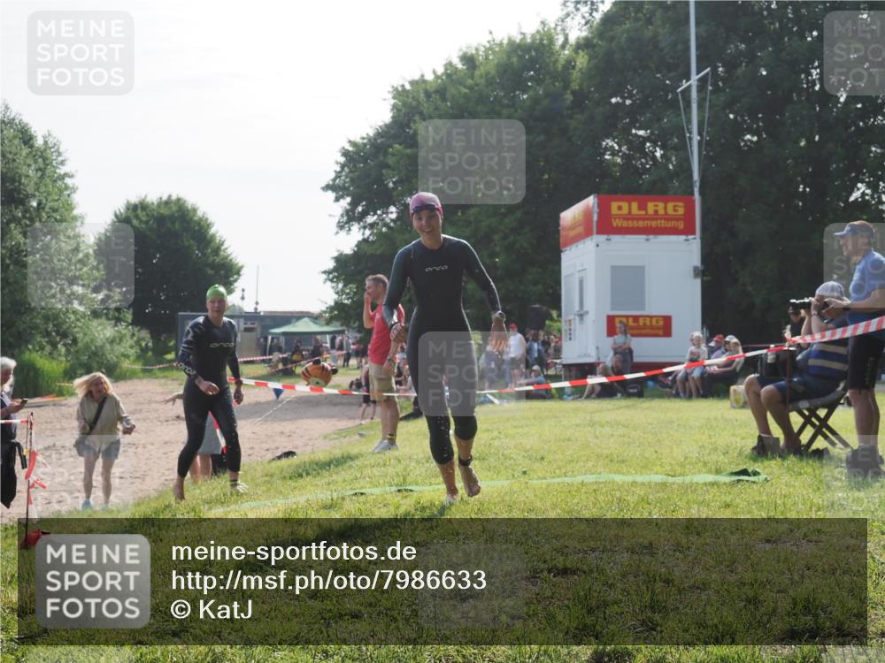 15.06.2025 - 27. Vierlanden-Triathlon KatJ http://msf.ph/oto/7986633 15.06.2025 09:01:57 Schwimmen 196, 206, 214, 242 meine-sportfotos.de