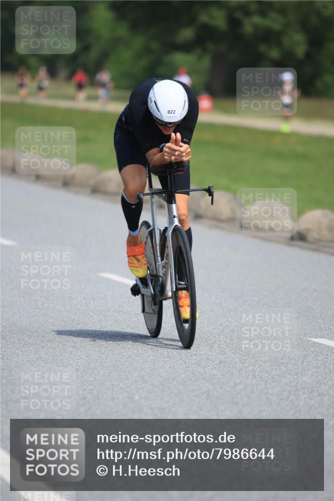 21.06.2025 - 27. Vierlanden-Triathlon H.Heesch http://msf.ph/oto/7986644 15.06.2025 11:34:30 Radfahren 250, 740, 822, 905, 935 meine-sportfotos.de