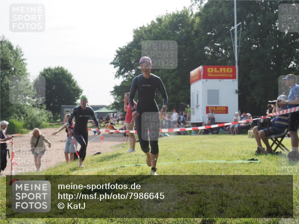 15.06.2025 - 27. Vierlanden-Triathlon KatJ http://msf.ph/oto/7986645 15.06.2025 09:01:57 Schwimmen 196, 206, 214, 242 meine-sportfotos.de