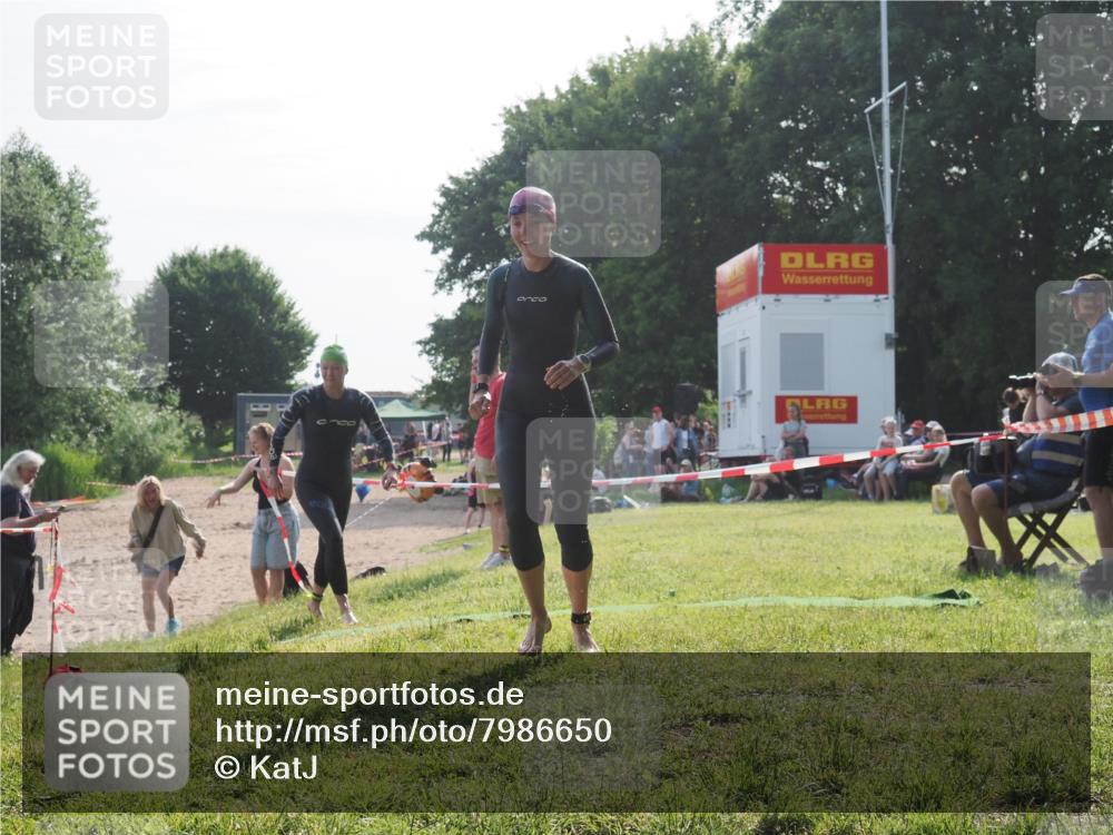 15.06.2025 - 27. Vierlanden-Triathlon KatJ http://msf.ph/oto/7986650 15.06.2025 09:01:57 Schwimmen 196, 206, 214, 242 meine-sportfotos.de