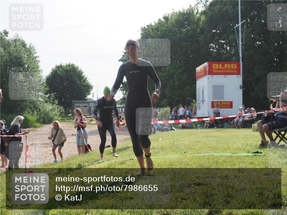 15.06.2025 - 27. Vierlanden-Triathlon KatJ http://msf.ph/oto/7986655 15.06.2025 09:01:58 Schwimmen 196, 206, 214, 242 meine-sportfotos.de