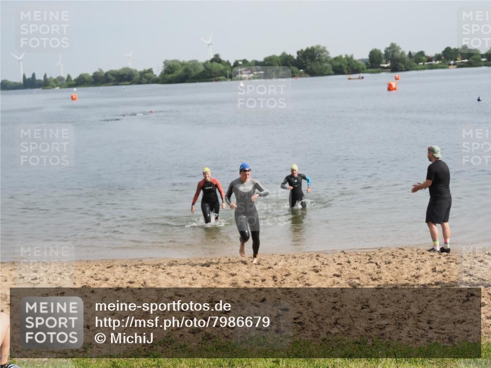 21.06.2025 - 27. Vierlanden-Triathlon MichiJ http://msf.ph/oto/7986679 15.06.2026 09:11:57 Schwimmen 201, 215, 229, 245 meine-sportfotos.de