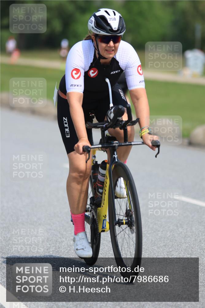 21.06.2025 - 27. Vierlanden-Triathlon H.Heesch http://msf.ph/oto/7986686 15.06.2025 11:34:31 Radfahren 250, 740, 822, 905, 935 meine-sportfotos.de