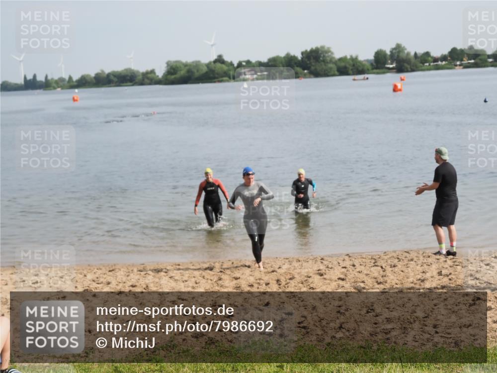 21.06.2025 - 27. Vierlanden-Triathlon MichiJ http://msf.ph/oto/7986692 15.06.2026 09:11:57 Schwimmen 201, 215, 229, 245 meine-sportfotos.de