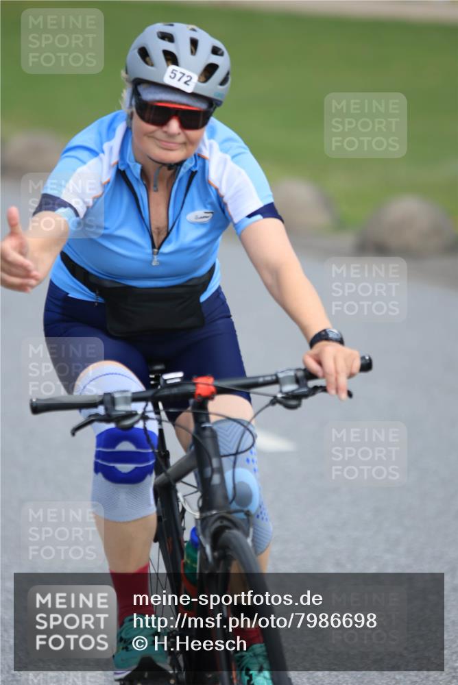 15.06.2025 - 27. Vierlanden-Triathlon H.Heesch http://msf.ph/oto/7986698 15.06.2025 11:12:40 Radfahren 500, 572, 578 meine-sportfotos.de
