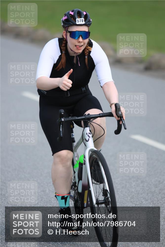 15.06.2025 - 27. Vierlanden-Triathlon H.Heesch http://msf.ph/oto/7986704 15.06.2025 11:12:41 Radfahren 500, 572, 578 meine-sportfotos.de