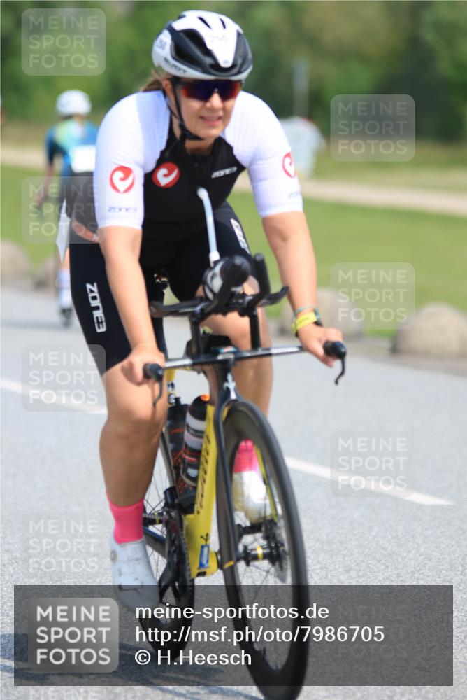21.06.2025 - 27. Vierlanden-Triathlon H.Heesch http://msf.ph/oto/7986705 15.06.2025 11:34:32 Radfahren 250, 740, 822, 935 meine-sportfotos.de