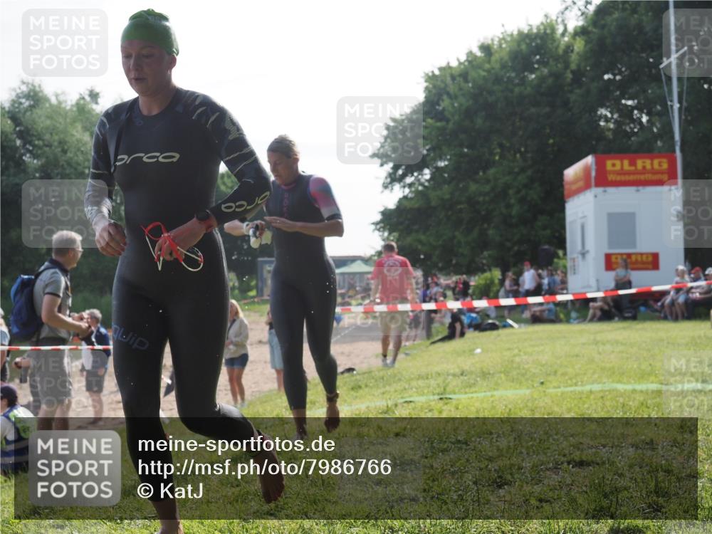 15.06.2025 - 27. Vierlanden-Triathlon KatJ http://msf.ph/oto/7986766 15.06.2025 09:02:01 Schwimmen 196, 206, 214 meine-sportfotos.de