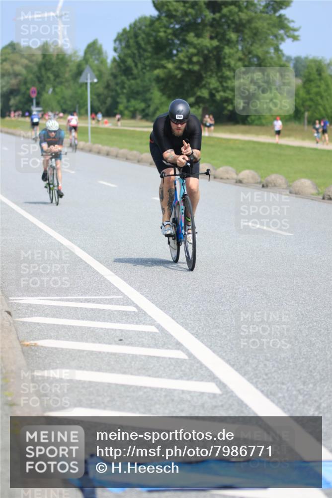 21.06.2025 - 27. Vierlanden-Triathlon H.Heesch http://msf.ph/oto/7986771 15.06.2025 11:34:49 Radfahren 638, 707, 760, 894, 961 meine-sportfotos.de