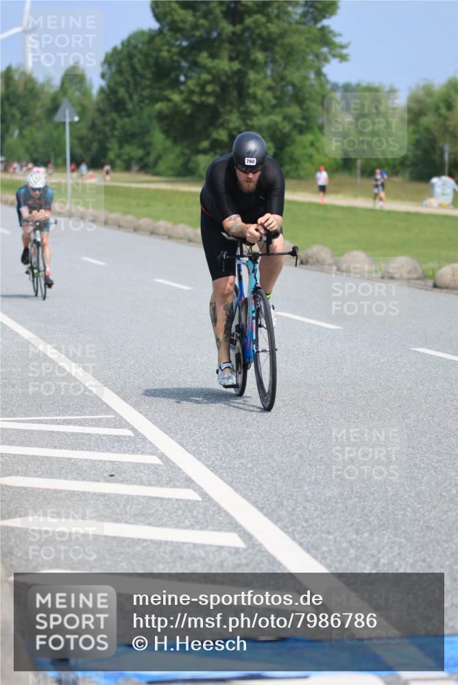 21.06.2025 - 27. Vierlanden-Triathlon H.Heesch http://msf.ph/oto/7986786 15.06.2025 11:34:49 Radfahren 638, 707, 760, 894, 961 meine-sportfotos.de