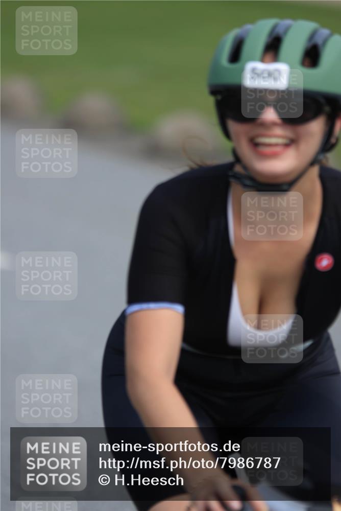 15.06.2025 - 27. Vierlanden-Triathlon H.Heesch http://msf.ph/oto/7986787 15.06.2025 11:12:46 Radfahren 500 meine-sportfotos.de