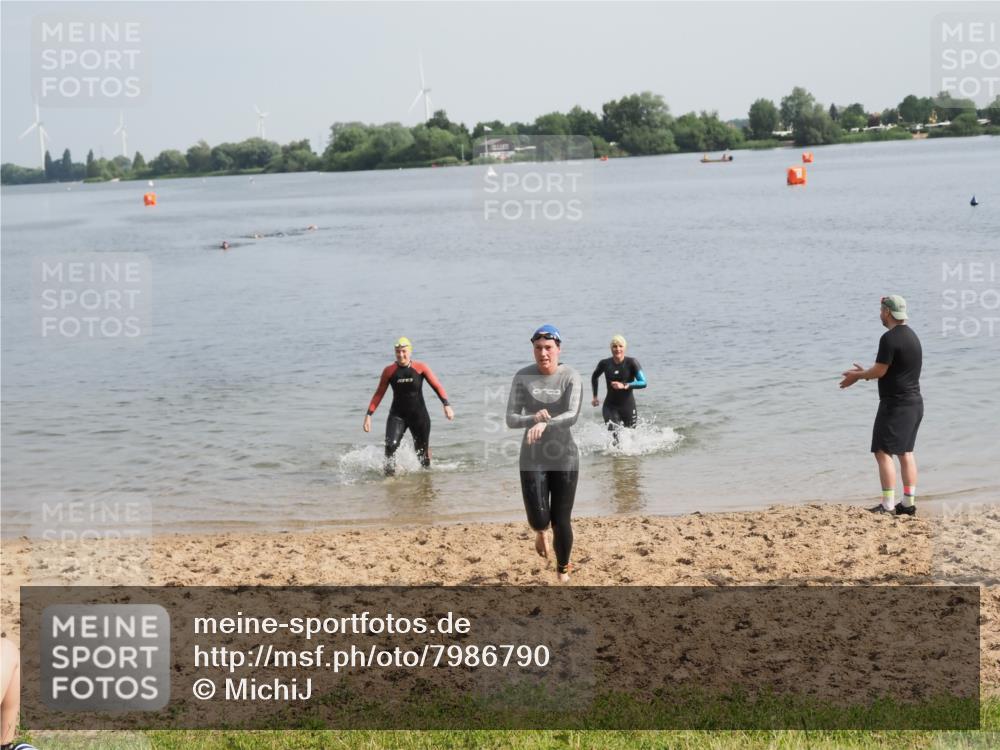 21.06.2025 - 27. Vierlanden-Triathlon MichiJ http://msf.ph/oto/7986790 15.06.2026 09:11:58 Schwimmen 201, 215, 229, 245 meine-sportfotos.de