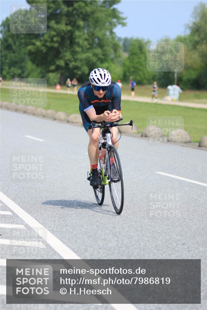 21.06.2025 - 27. Vierlanden-Triathlon H.Heesch http://msf.ph/oto/7986819 15.06.2025 11:34:50 Radfahren 638, 707, 760, 894, 961 meine-sportfotos.de