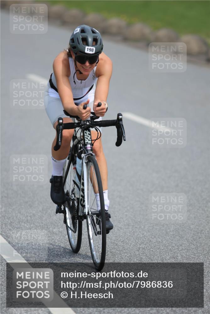 15.06.2025 - 27. Vierlanden-Triathlon H.Heesch http://msf.ph/oto/7986836 15.06.2025 11:15:36 Radfahren 65, 147, 198, 531, 658, 670 meine-sportfotos.de