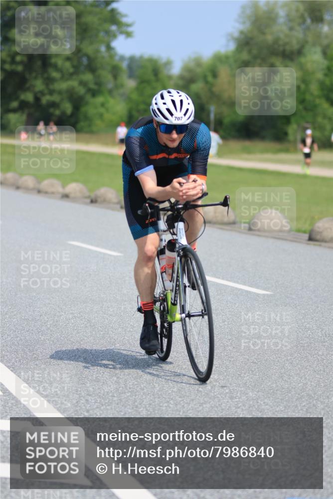 21.06.2025 - 27. Vierlanden-Triathlon H.Heesch http://msf.ph/oto/7986840 15.06.2025 11:34:50 Radfahren 638, 707, 760, 894, 961 meine-sportfotos.de