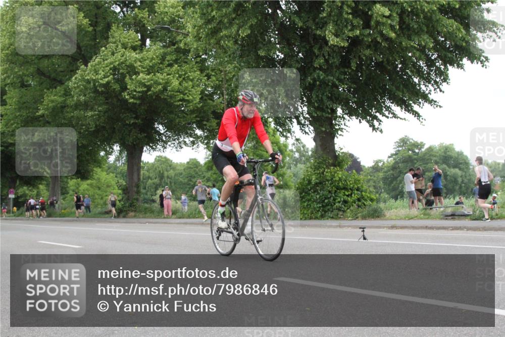 15.06.2025 - 7 Türme Triathlon Yannick Fuchs http://msf.ph/oto/7986846 15.06.2025 13:52:35 Radfahren  meine-sportfotos.de