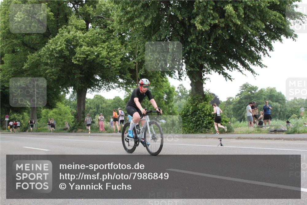 15.06.2025 - 7 Türme Triathlon Yannick Fuchs http://msf.ph/oto/7986849 15.06.2025 13:52:37 Radfahren  meine-sportfotos.de