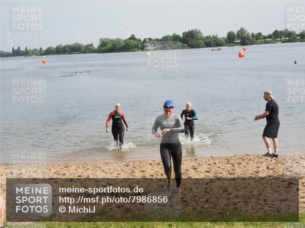 21.06.2025 - 27. Vierlanden-Triathlon MichiJ http://msf.ph/oto/7986856 15.06.2026 09:11:59 Schwimmen 201, 215, 229, 245 meine-sportfotos.de