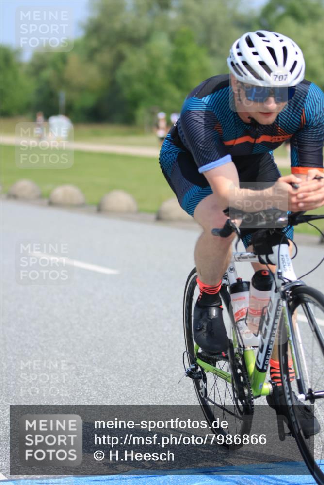 21.06.2025 - 27. Vierlanden-Triathlon H.Heesch http://msf.ph/oto/7986866 15.06.2025 11:34:51 Radfahren 638, 707, 760, 894, 961 meine-sportfotos.de