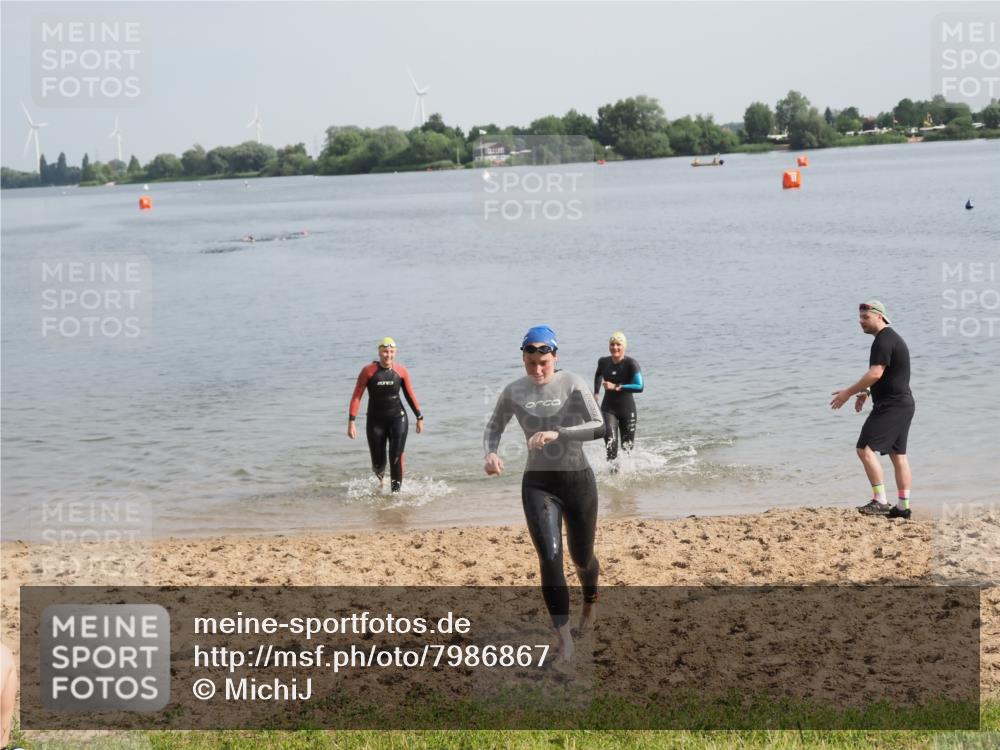 21.06.2025 - 27. Vierlanden-Triathlon MichiJ http://msf.ph/oto/7986867 15.06.2026 09:11:59 Schwimmen 201, 215, 229, 245 meine-sportfotos.de