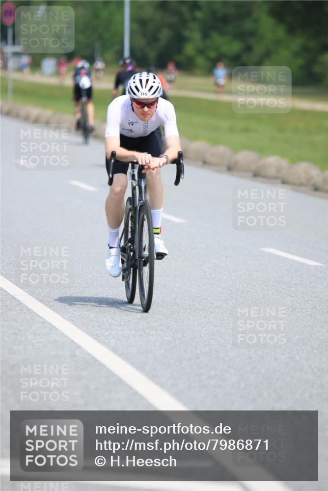 21.06.2025 - 27. Vierlanden-Triathlon H.Heesch http://msf.ph/oto/7986871 15.06.2025 11:35:01 Radfahren 662, 715 meine-sportfotos.de
