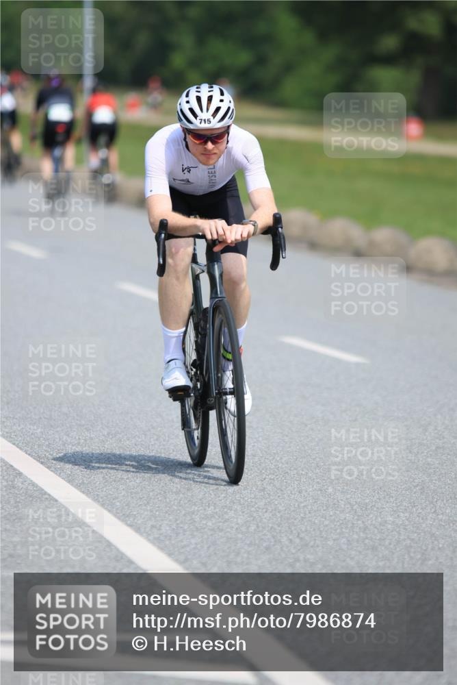 21.06.2025 - 27. Vierlanden-Triathlon H.Heesch http://msf.ph/oto/7986874 15.06.2025 11:35:01 Radfahren 662, 715 meine-sportfotos.de