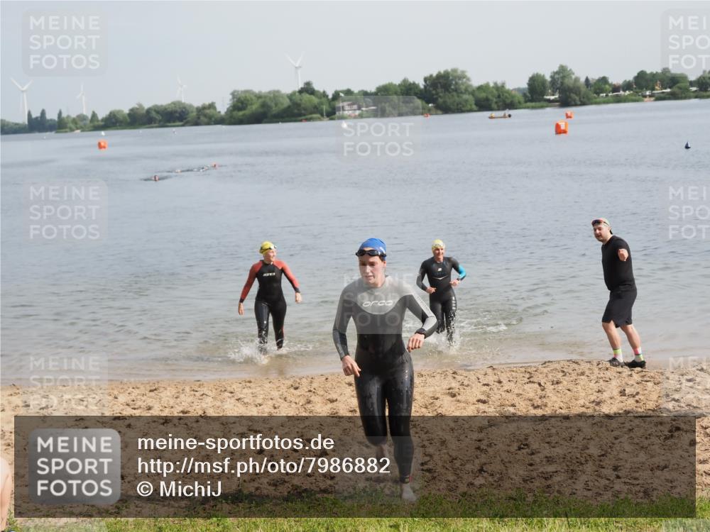 21.06.2025 - 27. Vierlanden-Triathlon MichiJ http://msf.ph/oto/7986882 15.06.2026 09:11:59 Schwimmen 201, 215, 229, 245 meine-sportfotos.de