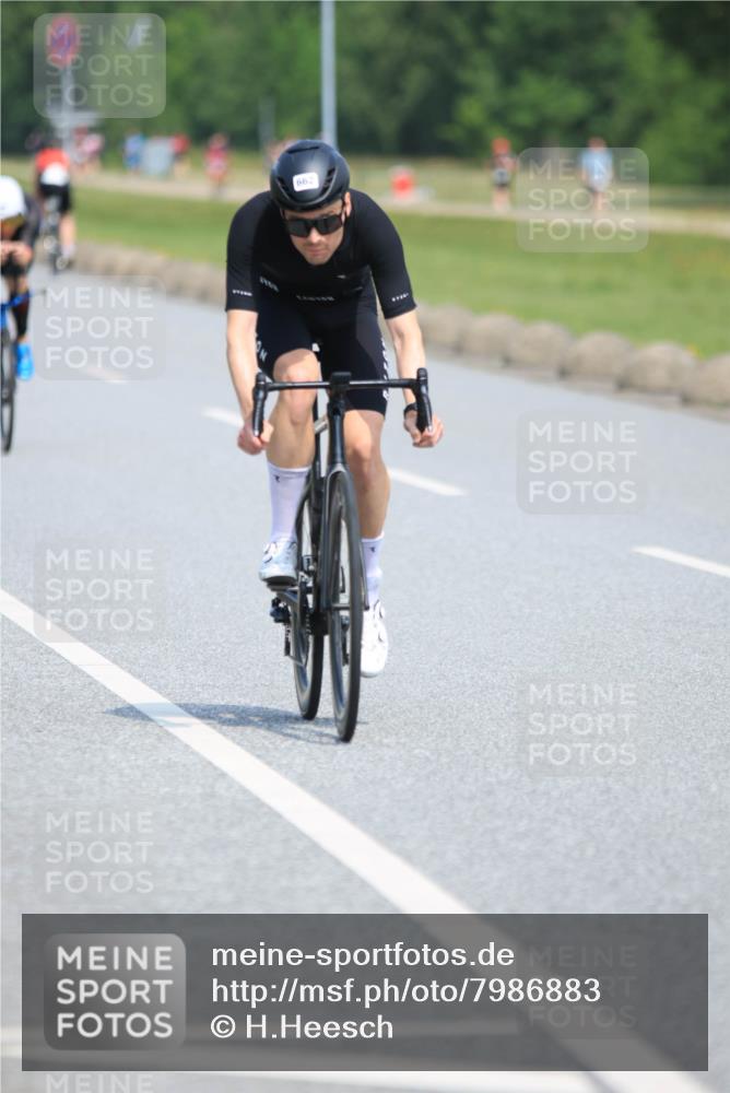 21.06.2025 - 27. Vierlanden-Triathlon H.Heesch http://msf.ph/oto/7986883 15.06.2025 11:35:05 Radfahren 662, 715 meine-sportfotos.de