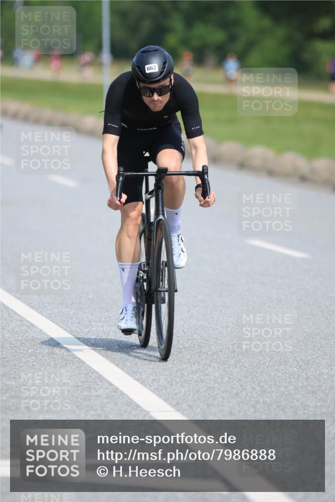 21.06.2025 - 27. Vierlanden-Triathlon H.Heesch http://msf.ph/oto/7986888 15.06.2025 11:35:05 Radfahren 662, 715 meine-sportfotos.de