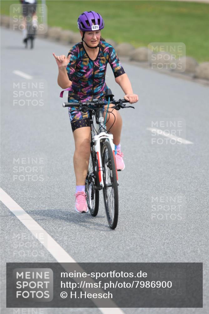 15.06.2025 - 27. Vierlanden-Triathlon H.Heesch http://msf.ph/oto/7986900 15.06.2025 11:15:41 Radfahren 65, 147, 531, 670, 729, 779 meine-sportfotos.de
